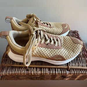 Hilma Size 6 The Everywhere Sneaker in Fit Three/Color Sandstone